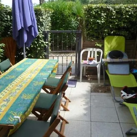 Apartment T3 Rez De Jardin, Belle A 20m De La Mer Et 150m Des Commerces, Piscine Dans La - Cap D'agde - Ref Sav33h *