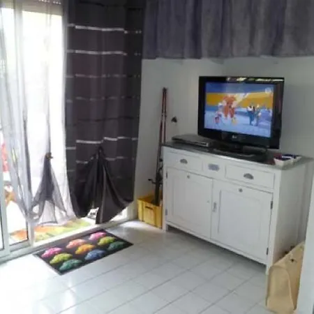 T3 Rez De Jardin, Belle A 20m De La Mer Et 150m Des Commerces, Piscine Dans La - Cap D'agde - Ref Sav33h * Agde