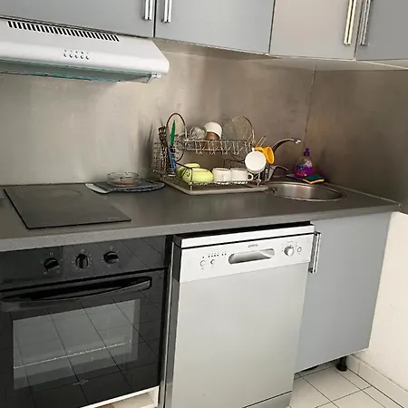 Apartment T3 Rez De Jardin, Belle A 20m De La Mer Et 150m Des Commerces, Piscine Dans La - Cap D'agde - Ref Sav33h *